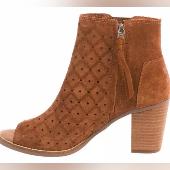 TOMS Cinnamon Suede Peep Toe Majorca Perforated Fringe Booties sz 9 - Picture 2 of 7